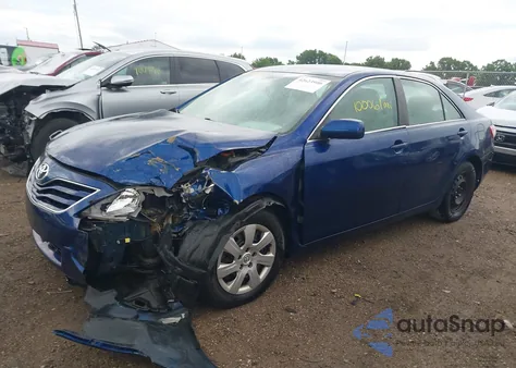 2010 Toyota Camry Le z USA, uszkodzony, nr VIN 4T4BF3EK4AR083978